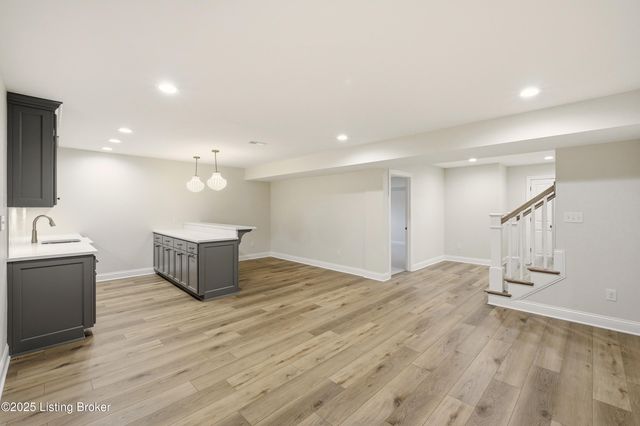 4011 Thomas Farm Dr, Louisville, KY 40299