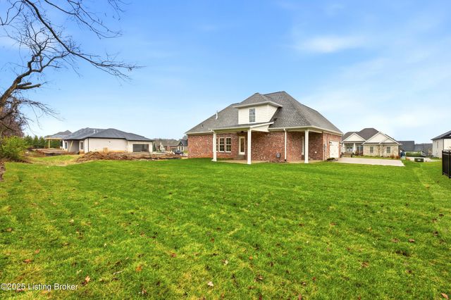 4011 Thomas Farm Dr, Louisville, KY 40299