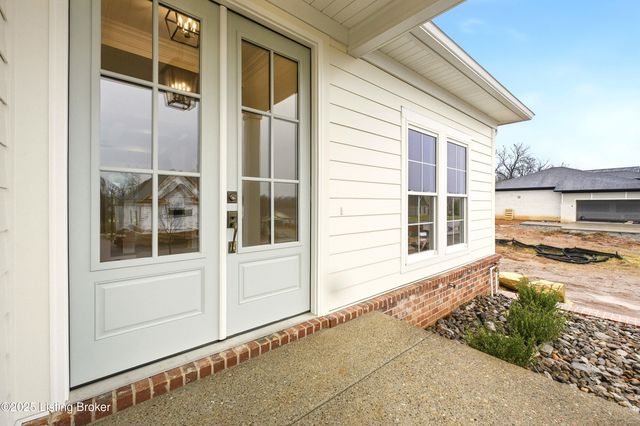 4011 Thomas Farm Dr, Louisville, KY 40299