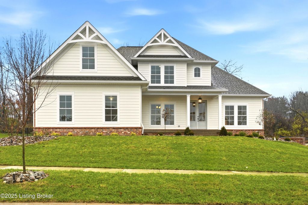 4011 Thomas Farm Dr, Louisville, KY 40299