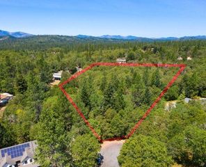 225 Joshua Street, Grants Pass, OR 97526