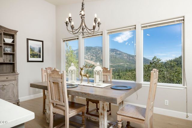 530 Greens Creek Road, Grants Pass, OR 97527