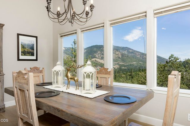 530 Greens Creek Road, Grants Pass, OR 97527