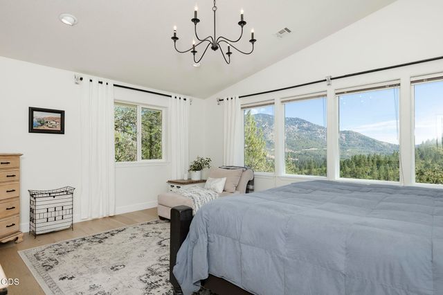 530 Greens Creek Road, Grants Pass, OR 97527