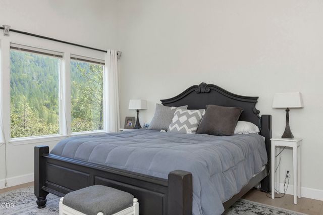 530 Greens Creek Road, Grants Pass, OR 97527