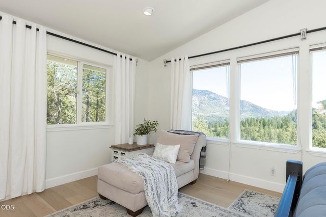 530 Greens Creek Road, Grants Pass, OR 97527