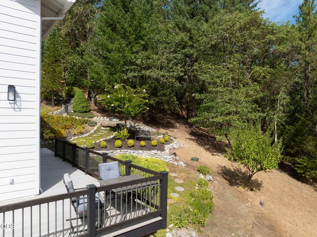 530 Greens Creek Road, Grants Pass, OR 97527