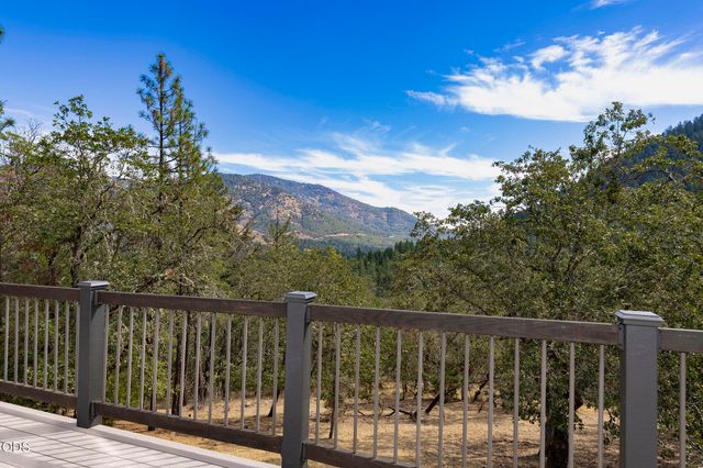 530 Greens Creek Road, Grants Pass, OR 97527