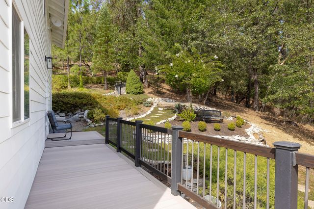 530 Greens Creek Road, Grants Pass, OR 97527