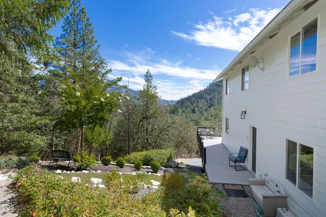 530 Greens Creek Road, Grants Pass, OR 97527