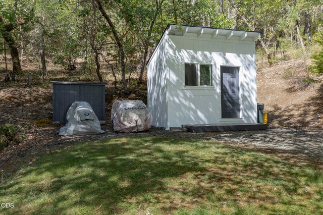 530 Greens Creek Road, Grants Pass, OR 97527