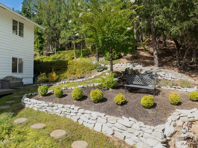 530 Greens Creek Road, Grants Pass, OR 97527