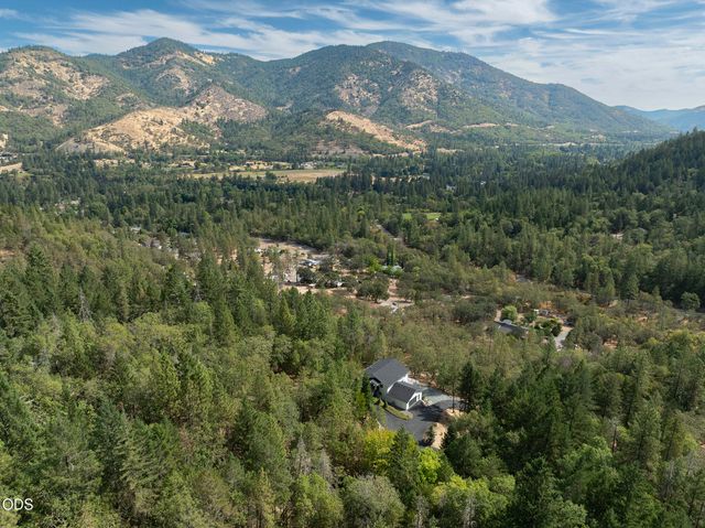 530 Greens Creek Road, Grants Pass, OR 97527
