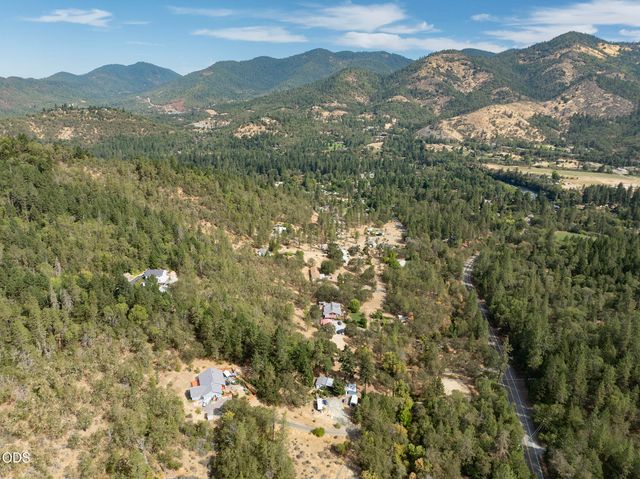 530 Greens Creek Road, Grants Pass, OR 97527