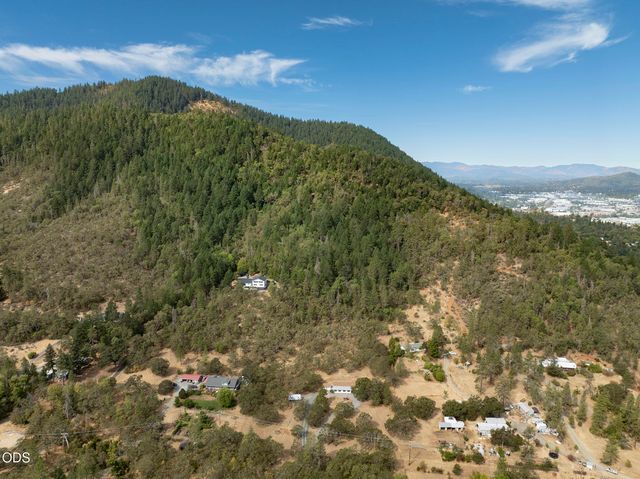 530 Greens Creek Road, Grants Pass, OR 97527