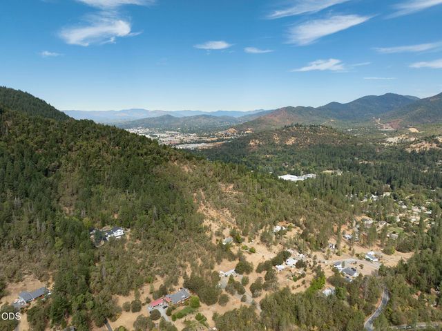 530 Greens Creek Road, Grants Pass, OR 97527