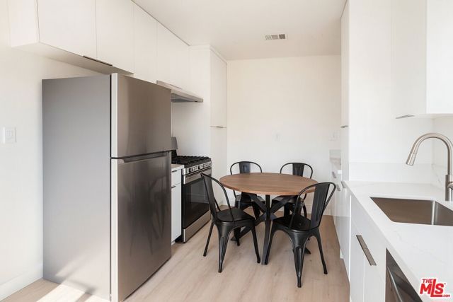 1189 W 36th Place 2, Los Angeles, CA 90007