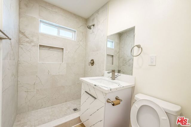 1189 W 36th Place 2, Los Angeles, CA 90007