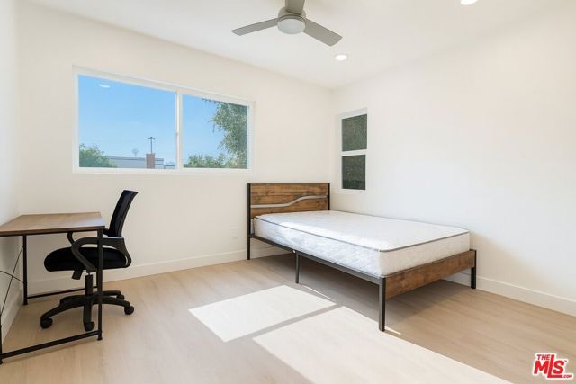 1189 W 36th Place 2, Los Angeles, CA 90007