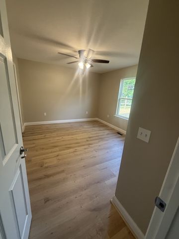 109 Spruce St, Cowan, TN 37318