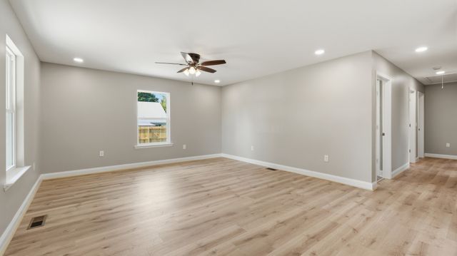 109 Spruce St, Cowan, TN 37318