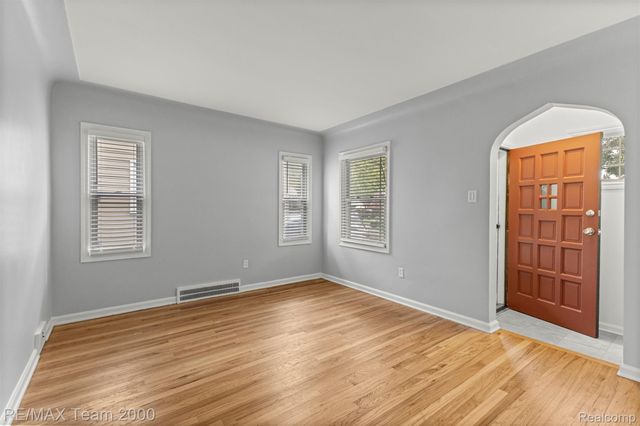 3454 McKinley Street, Dearborn, MI 48124