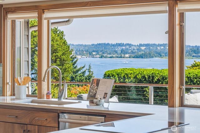 4007 NE 161st Street, Lake Forest Park, WA 98155