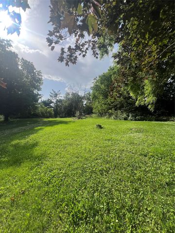 2212 Summit Street, Marshalltown, IA 50158