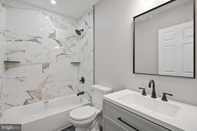 2210 S HOBSON ST, Philadelphia, PA 19142