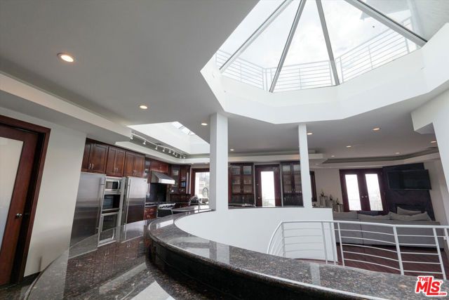 8835 Evanview Drive, Los Angeles, CA 90069