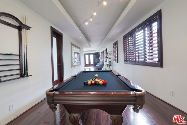 8835 Evanview Drive, Los Angeles, CA 90069