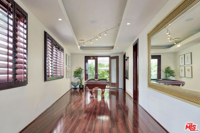 8835 Evanview Drive, Los Angeles, CA 90069