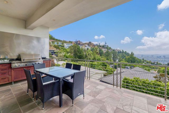 8835 Evanview Drive, Los Angeles, CA 90069