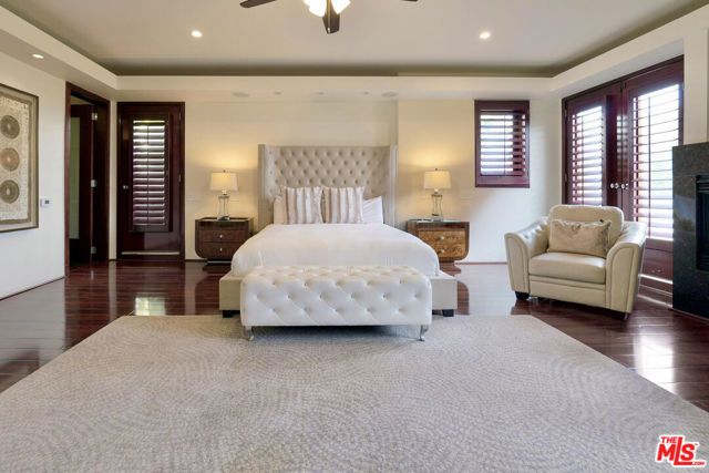 8835 Evanview Drive, Los Angeles, CA 90069