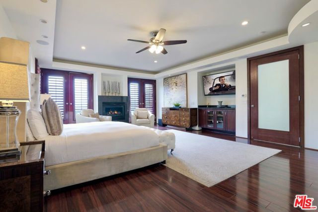 8835 Evanview Drive, Los Angeles, CA 90069