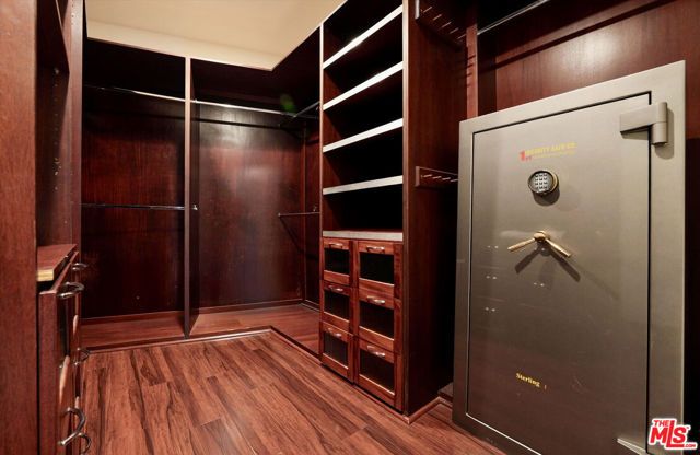 8835 Evanview Drive, Los Angeles, CA 90069