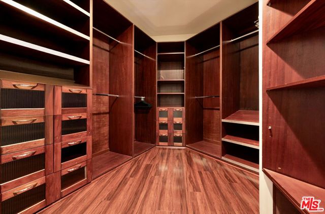 8835 Evanview Drive, Los Angeles, CA 90069