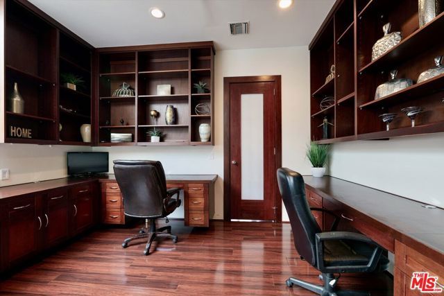 8835 Evanview Drive, Los Angeles, CA 90069