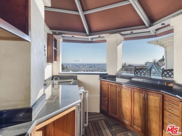 8835 Evanview Drive, Los Angeles, CA 90069