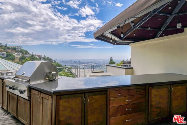 8835 Evanview Drive, Los Angeles, CA 90069