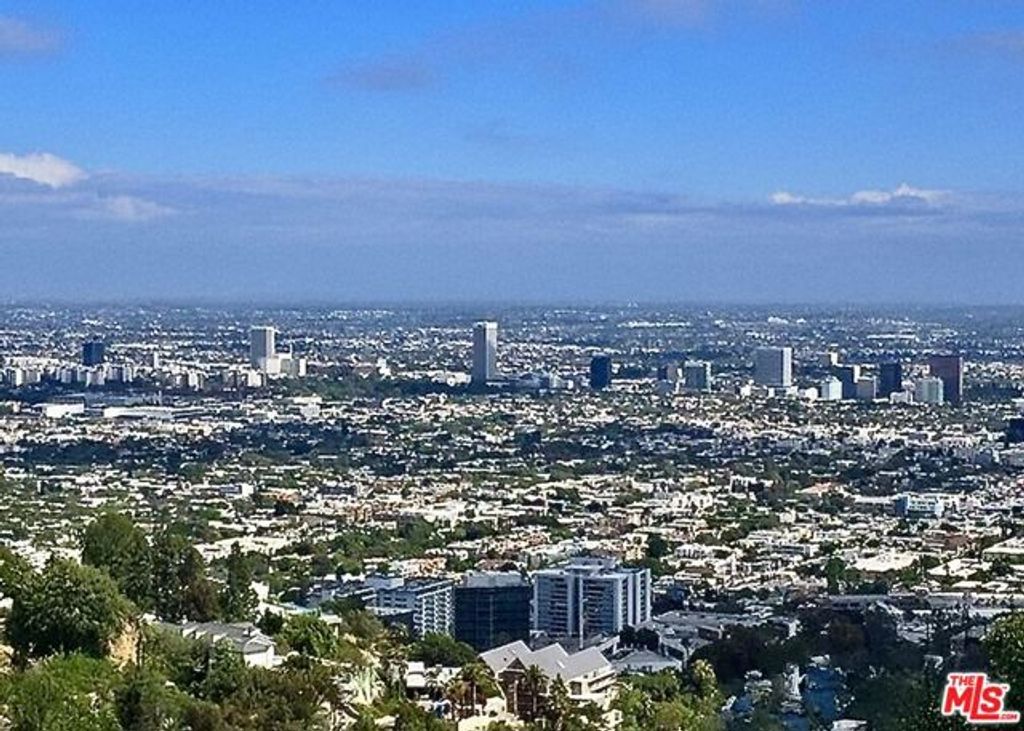 8835 Evanview Drive, Los Angeles, CA 90069