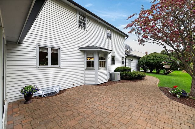 15 Brookshire Lane, Penfield, NY 14526