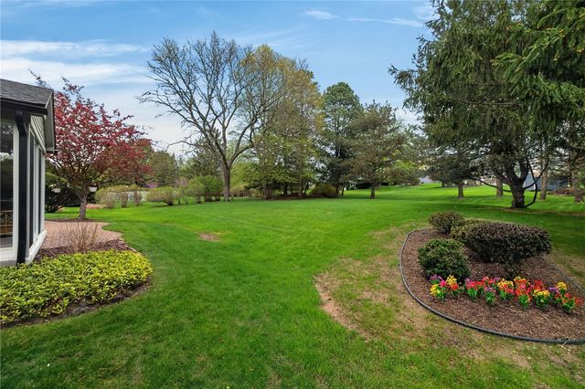 15 Brookshire Lane, Penfield, NY 14526