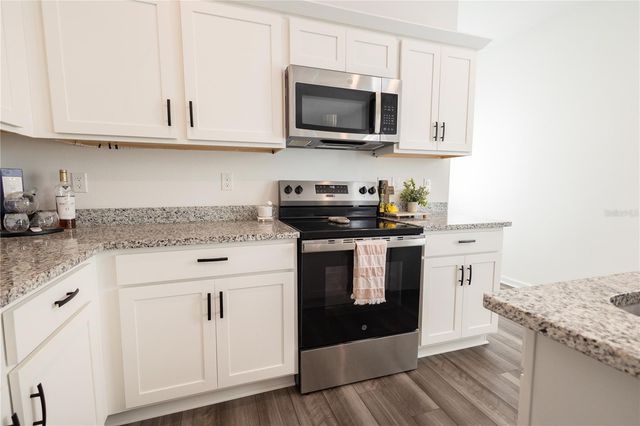 38330 HONEYSUCKLE DRIVE, Dade City, FL 33525