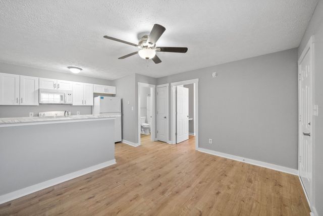 765 Robb Ave Apt 8, Clarksville, TN 37040