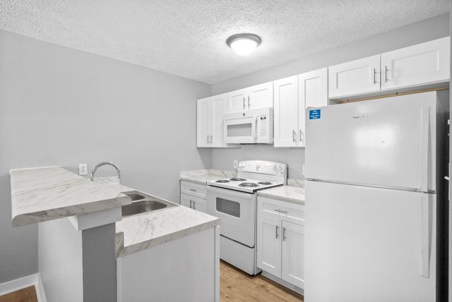 765 Robb Ave Apt 8, Clarksville, TN 37040