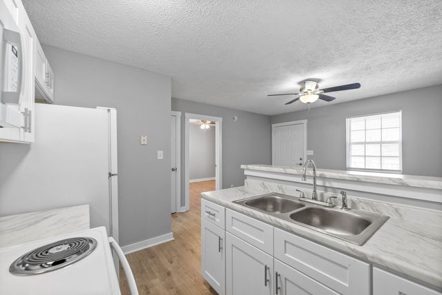 765 Robb Ave Apt 8, Clarksville, TN 37040