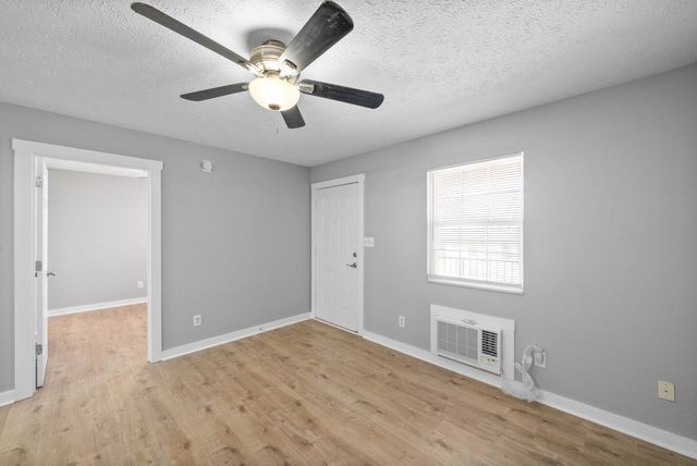 765 Robb Ave Apt 8, Clarksville, TN 37040