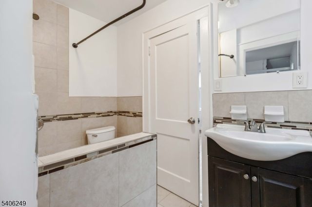 459 Norwood St, East Orange City, NJ 07018