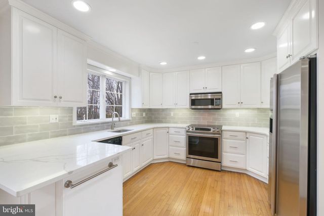 1 ORCHARD WAY S, Potomac, MD 20854